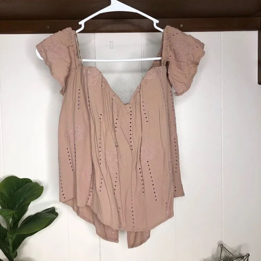 ASTR The Label Womens Dusty Rose Off the Shoulder Embroidered Blouse Size Large
